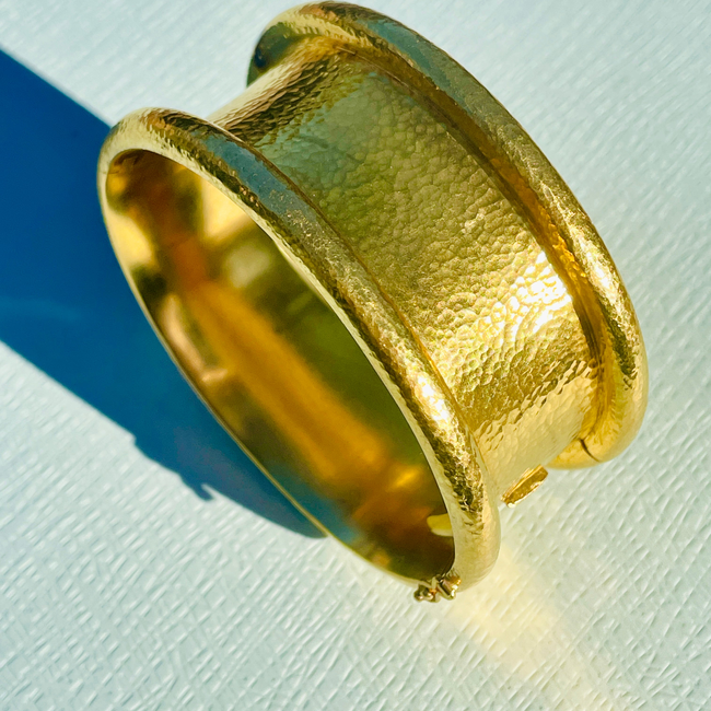 Estate yellow 19K gold Elizabeth Locke Designer Amulet hinged bangle bracelet-gallery-51082920395067