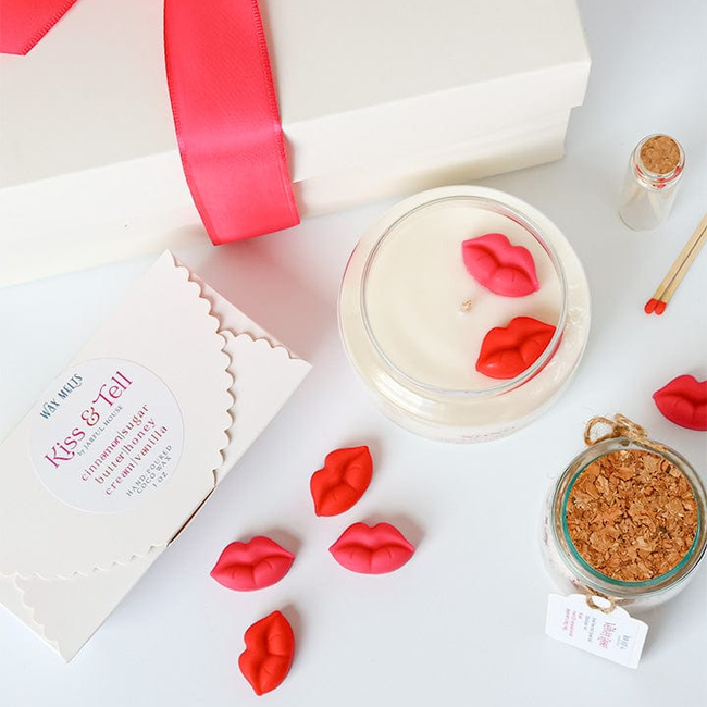 Kiss & Tell Gift Bundle: XOXO Candle, Lip Wax Melts, Velvet Rose Bath Salts-gallery-33472597229638