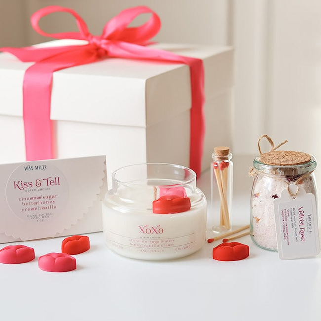 Kiss & Tell Gift Bundle: XOXO Candle, Lip Wax Melts, Velvet Rose Bath Salts-gallery-33472597262406