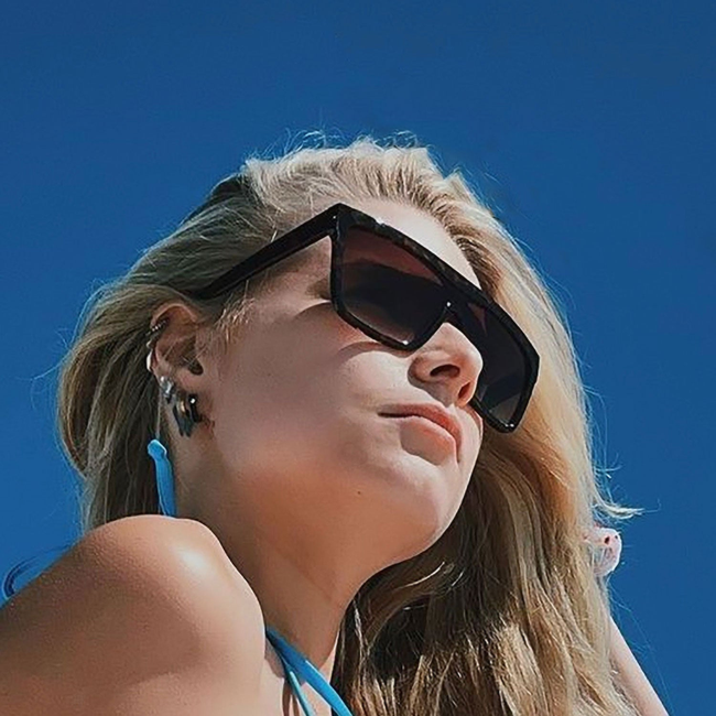 Melania-gallery-46684361392421