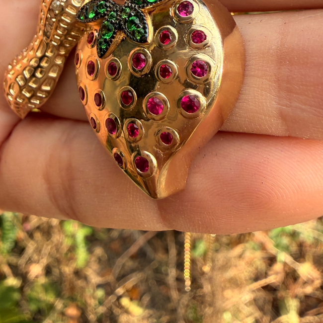 3GOG Original Bite Me Berry Pendant-gallery-56779616190779