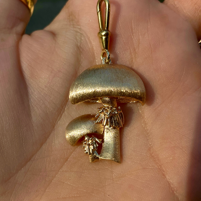Vintage yellow 14K textured mushroom pendant-gallery-55894293250363