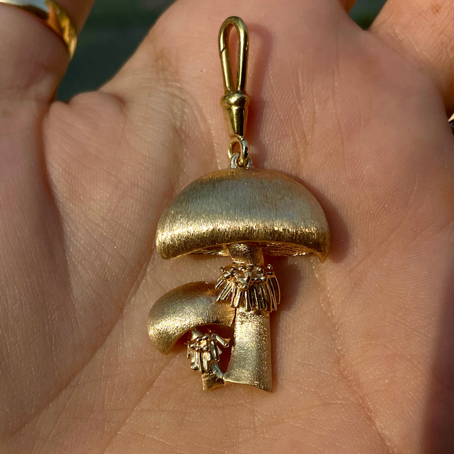 Vintage yellow 14K textured mushroom pendant-gallery-55894293250363