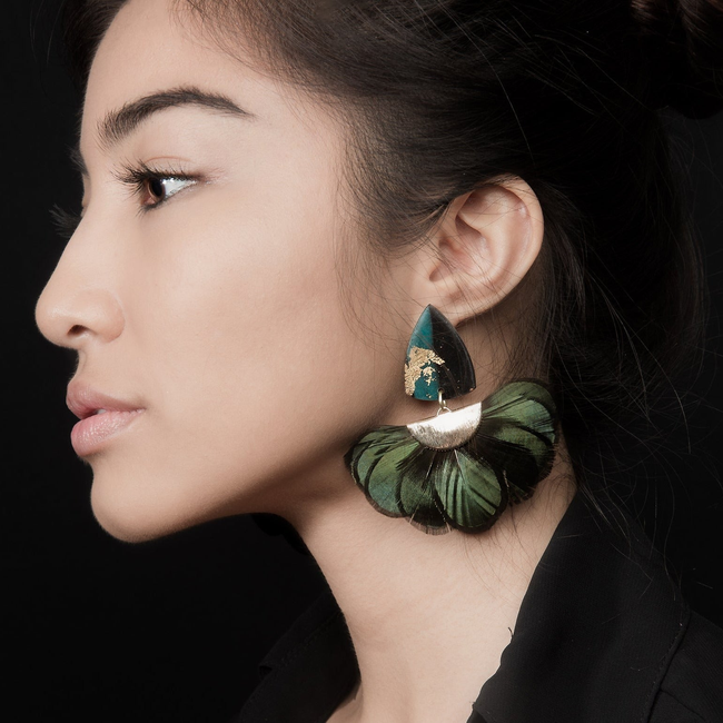 Venus Earring in Black with Peacock Fan-gallery-38066536841368