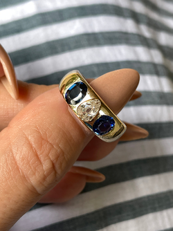 Antique yellow 14K approx .3 ctw old mine pear cut diamond and 1 ctw sapphire 3 stone ring, size 6.7