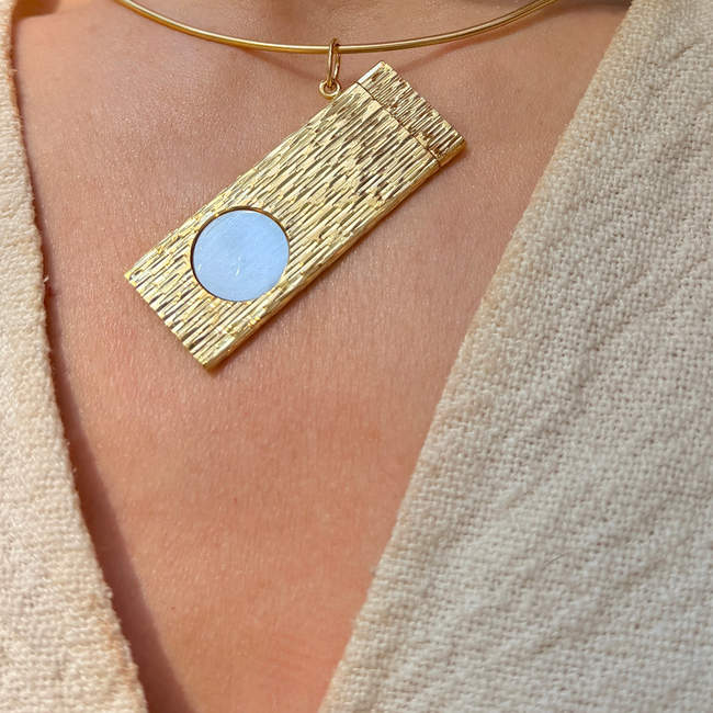 Vintage yellow 18K textured cigar cutter pendant-gallery-56498012094779