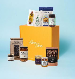 Premium Charcuterie Gift Basket: Spreads, Nuts & Dried Fruits