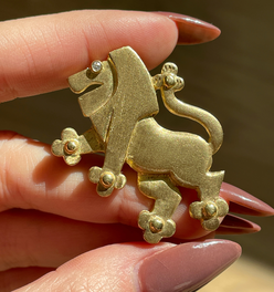 Vintage yellow 14K large standing Lion statement pendant/pin with diamond eye