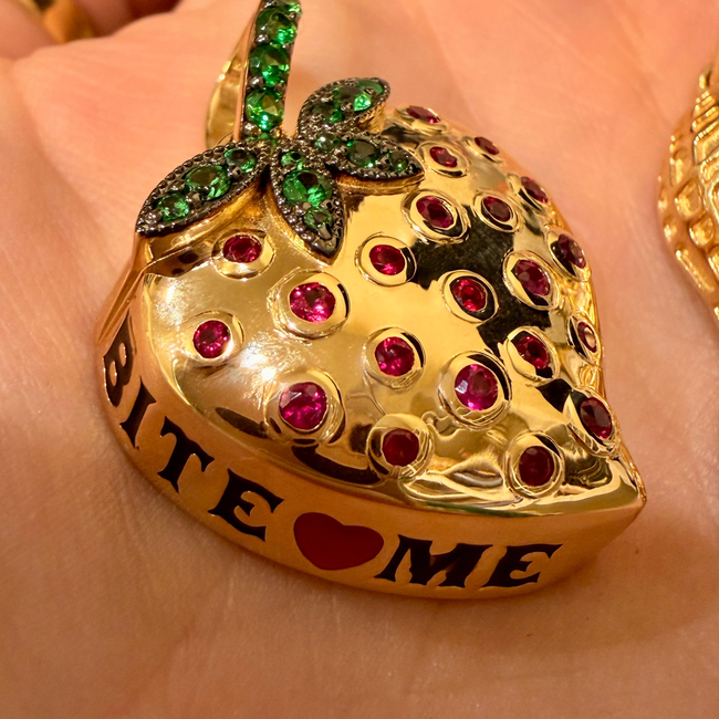 3GOG Original Bite Me Berry Pendant-gallery-56779616256315