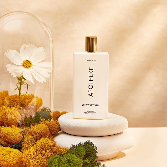 White Vetiver Room Spray-gallery-60076484952430