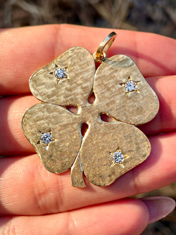Vintage yellow 14K Cartier .25ctw star set diamond clover pendant