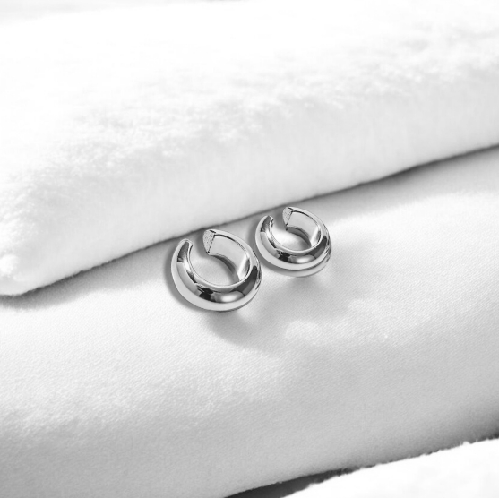 Smooth Bold Ear Cuff-gallery-42503542767866