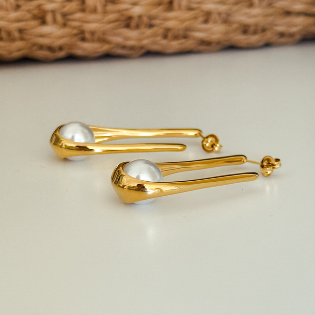 Sculptural Pearl Earrings-gallery-33437898604619