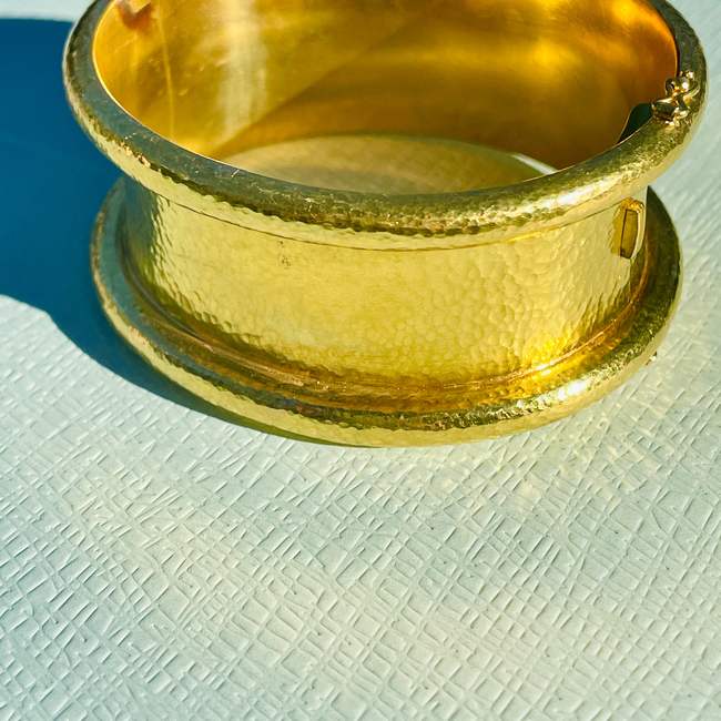 Estate yellow 19K gold Elizabeth Locke Designer Amulet hinged bangle bracelet-gallery-51082920493371