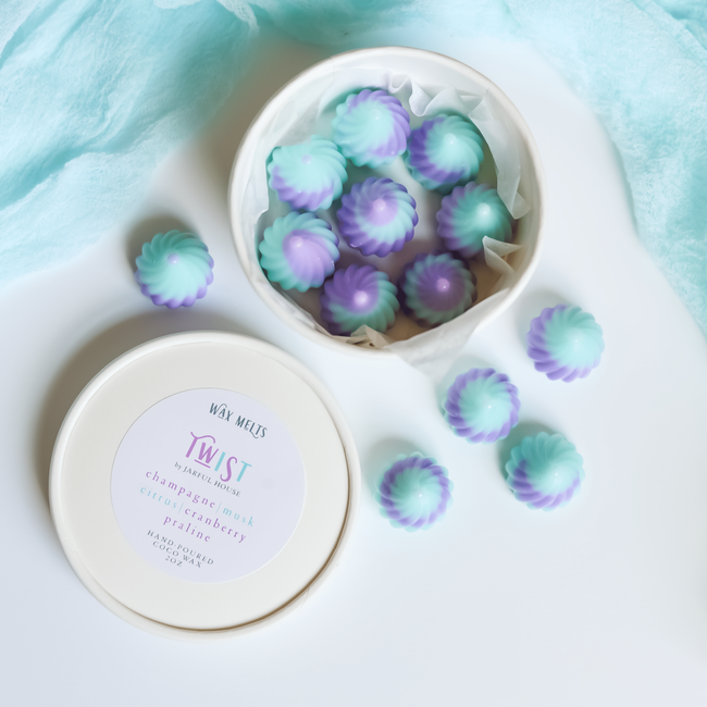 Twist Coconut Wax Melts - Kiss Shaped (2 oz Kraft Cup) – Aqua & Lilac-gallery-35358352506950