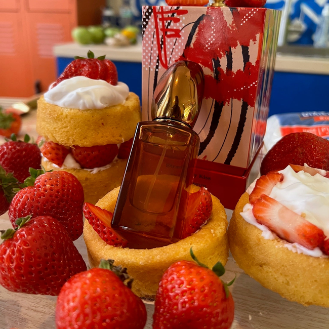 Strawberry Kiss Eau de Parfum - 30ml-gallery-52241059742003