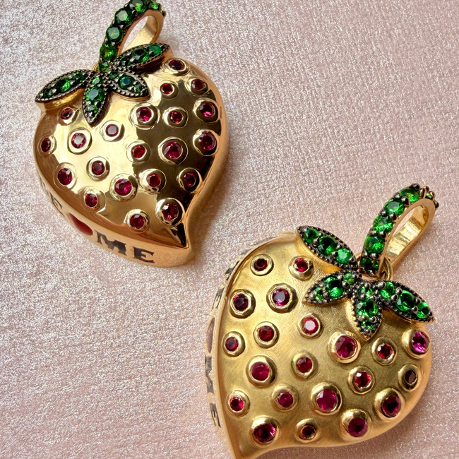 3GOG Original Bite Me Berry Pendant-gallery-57209303892283