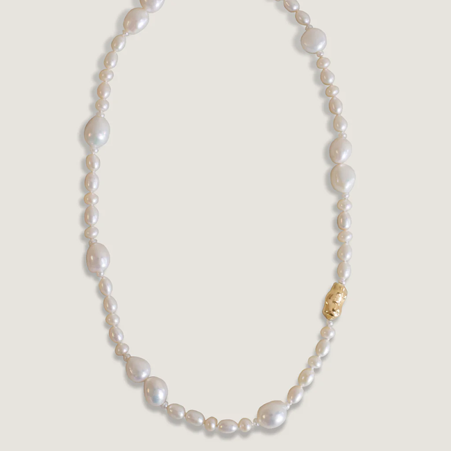5X7_lowres_lucybaroquepearlnecklace_ecom_1.webp