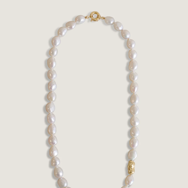 5X7_lowres_ruthbaroquepearlnecklace_ecom_1.webp