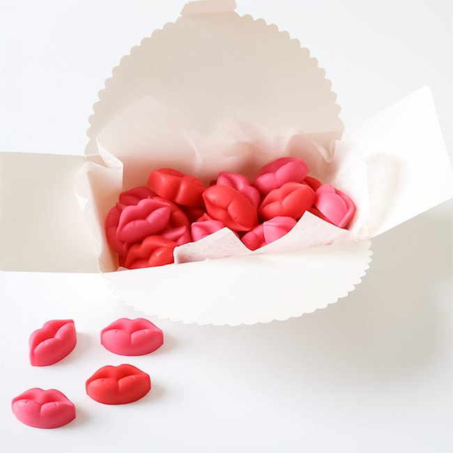 Kiss & Tell Gift Bundle: XOXO Candle, Lip Wax Melts, Velvet Rose Bath Salts-gallery-33472597196870