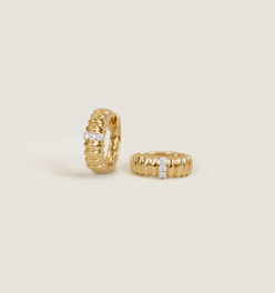 Solis Ribbed Three Diamond Hoop Earrings