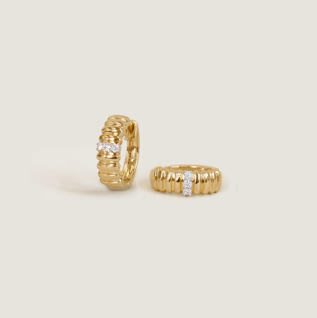 5x7_low_res_14k_solid_gold_ecom_flat_MD_SolisRibbedThreeDiamondHoopEarrings.webp