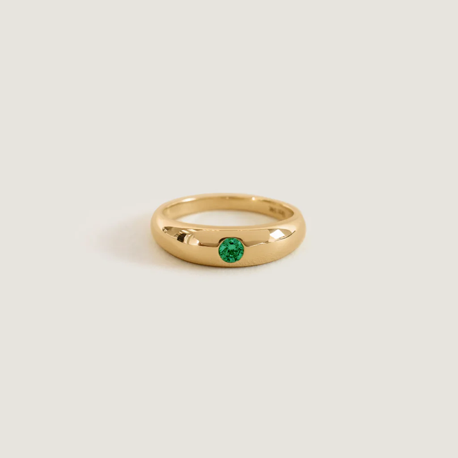 5x7_low_res_14k_solid_gold_ecom_flat_Amelia_dome_ring_emerald.webp