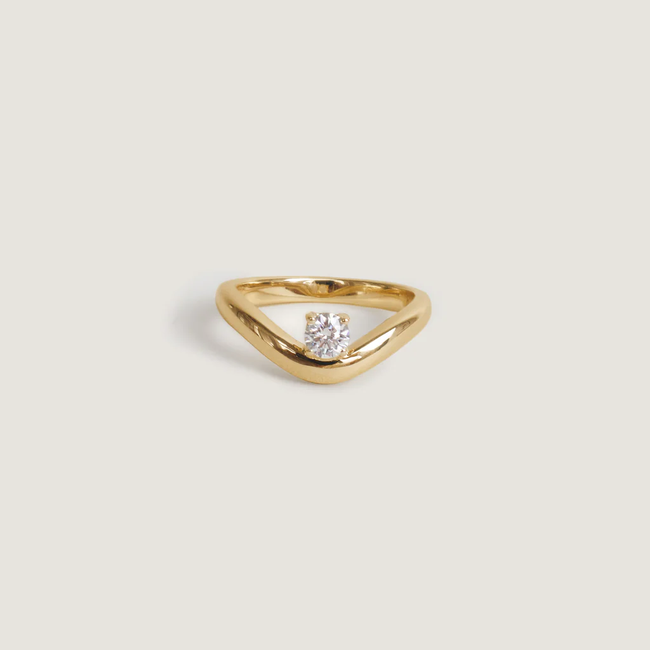 5x7_low_res_14k_solid_gold_ecom_flat_MD_KatherineCurvedRingDiamond.webp