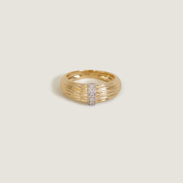5x7_low_res_14k_solid_gold_ecom_flat_MD_paveribbeddomering_diamond.webp
