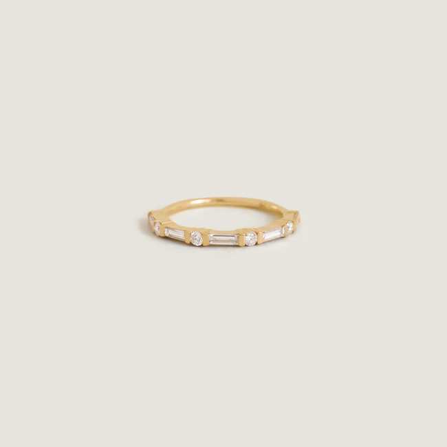 5x7_low_res_14k_solid_gold_ecom_flat_MD_pia_half_eternityring_diamond.webp