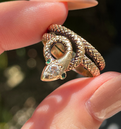 Vintage yellow 14K textured snake ring with .1 ctw diamond and emerald eyes, size 6