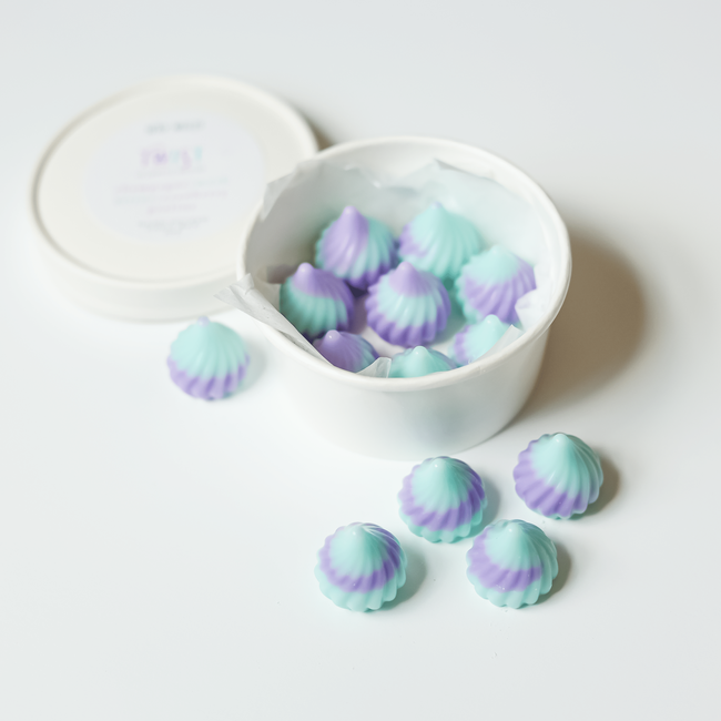Twist Coconut Wax Melts - Kiss Shaped (2 oz Kraft Cup) – Aqua & Lilac-gallery-35358352572486