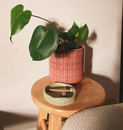 Anwụ̀rụ̀ Incense holder