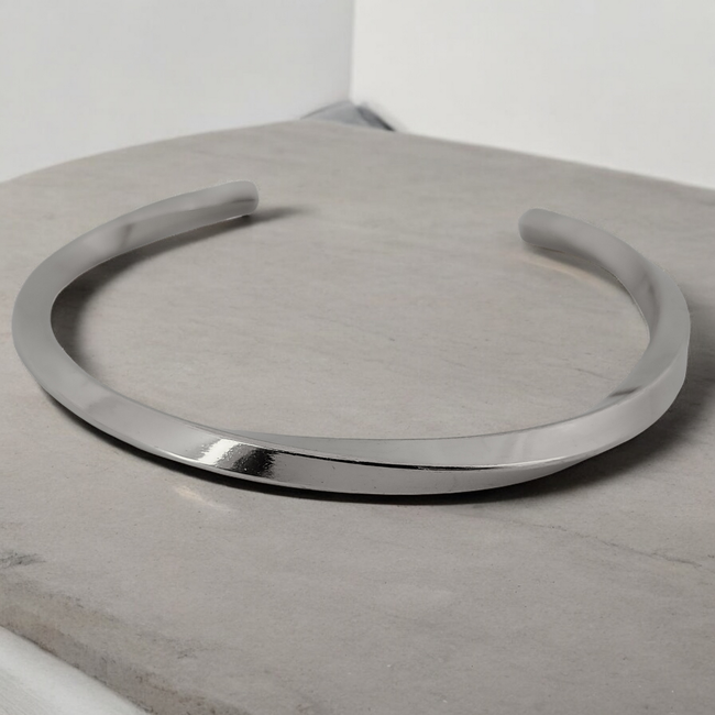 Soft Twist Cuff-gallery-42503549649146