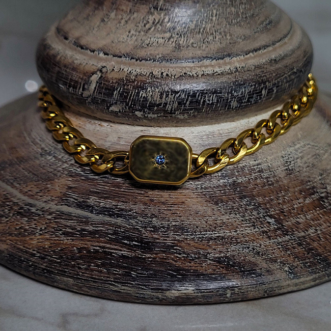 Joanna Curb Link Gold Bracelet-gallery-42494637539578