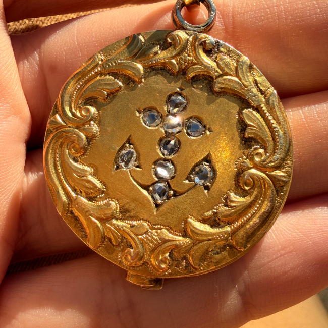 Antique yellow 18K diamond anchor slider locket-gallery-57179794768187