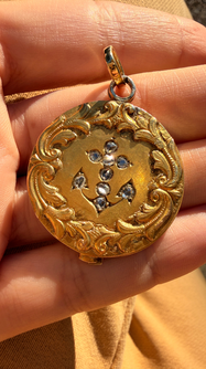 Antique yellow 18K diamond anchor slider locket