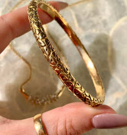 Vintage 1960s Chaumet 18K Carrouse Bangle