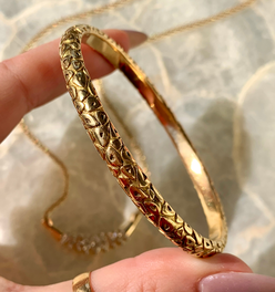 Vintage 1960s Chaumet 18K Carrouse Bangle