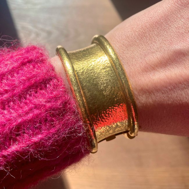 Estate yellow 19K gold Elizabeth Locke Designer Amulet hinged bangle bracelet-gallery-51083091247419