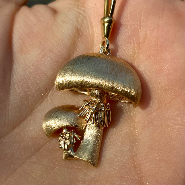 Vintage yellow 14K textured mushroom pendant-gallery-55894291611963