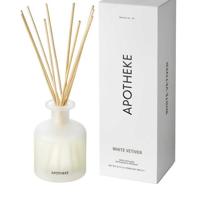 AP04-WV_WhiteVetiver_ReedDiffuser_NewAngle_woShadow.jpeg