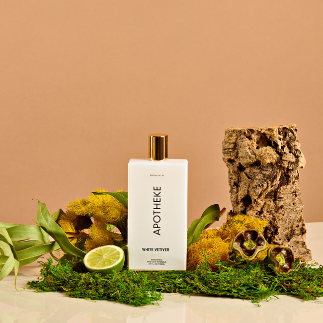 AP24_TDAVIS-110424-008_WhiteVetiver_RoomSpray.jpg