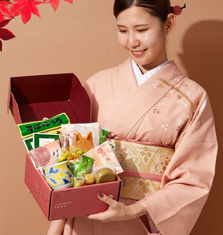 Experience Autumn in Kyoto, Japan with Sakuraco’s October Box!