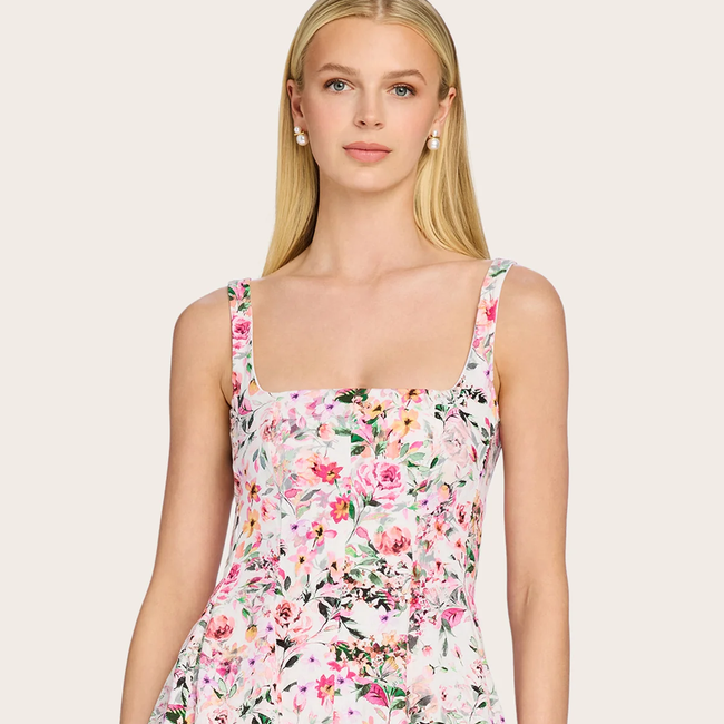 COURTNEY_FLORAL_0003_36bd61b6-e1b8-4740-930b-691c655b843b.webp