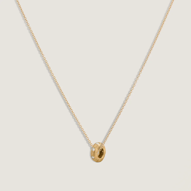Chain_pendant_low.webp