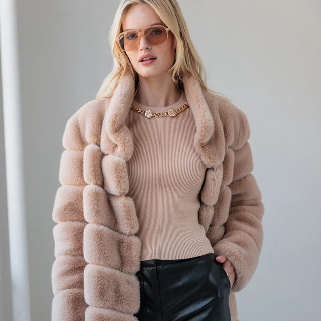 Christie-Beige_Leiber-Camel_Lynette-Black_3.webp