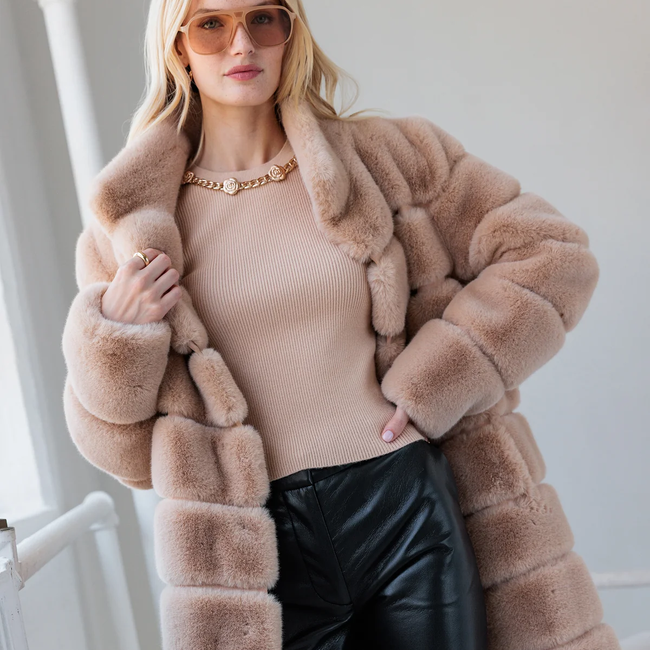 Christie-Beige_Leiber-Camel_Lynette-Black_2.webp