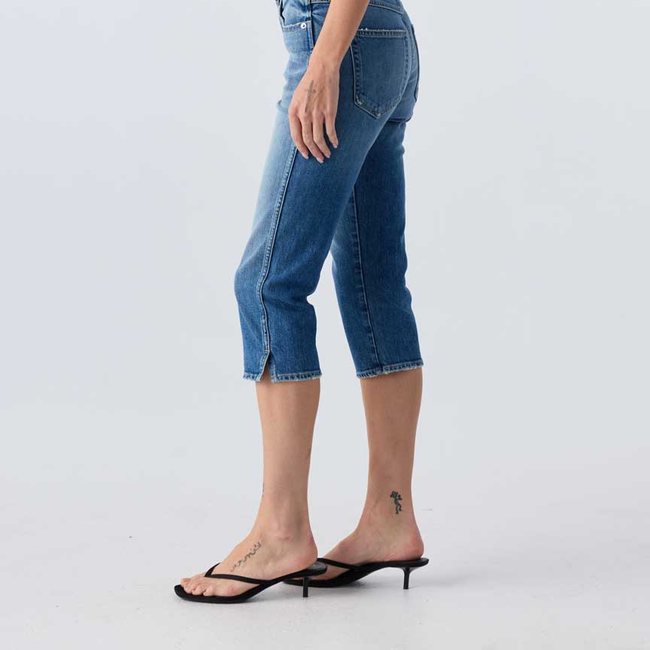 EMMALINE-CAPRI-LOVED-ONE_A190200-853_CROP-RIB-TANK-WHITE_A60563-051_1043.jpg