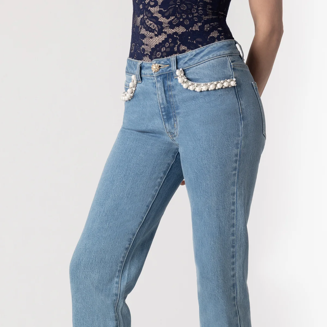 F25_GigiLaceBodysuit_Dusk.Beige_BaylorPearl.CrystalJeans_StarLightBlue_5.webp